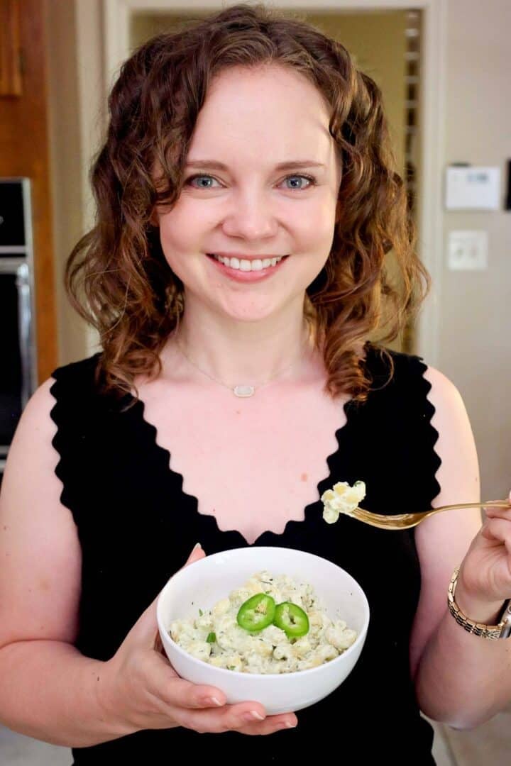 Kelsey Smith holding a bowl of creamy jalapeño ranch pasta.