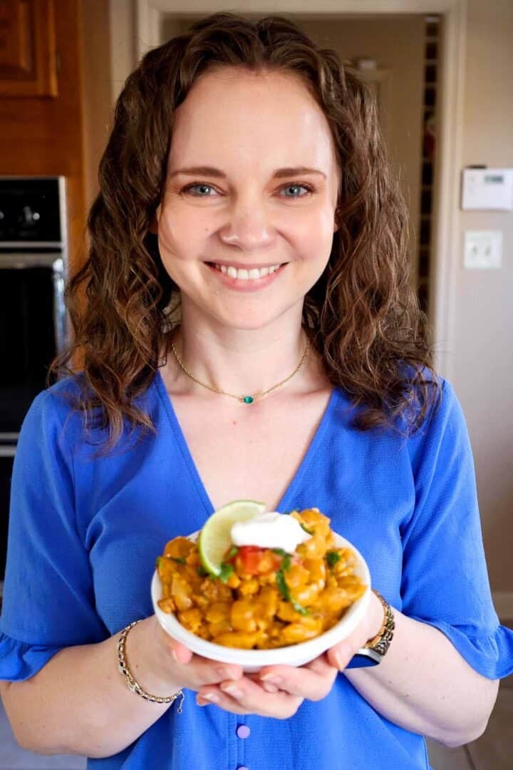 Kelsey Smith holding a bowl of taco mac and cheese.