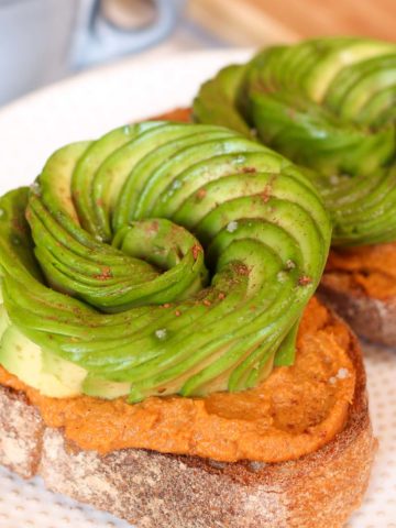Toast topped with pumpkin and avocado.