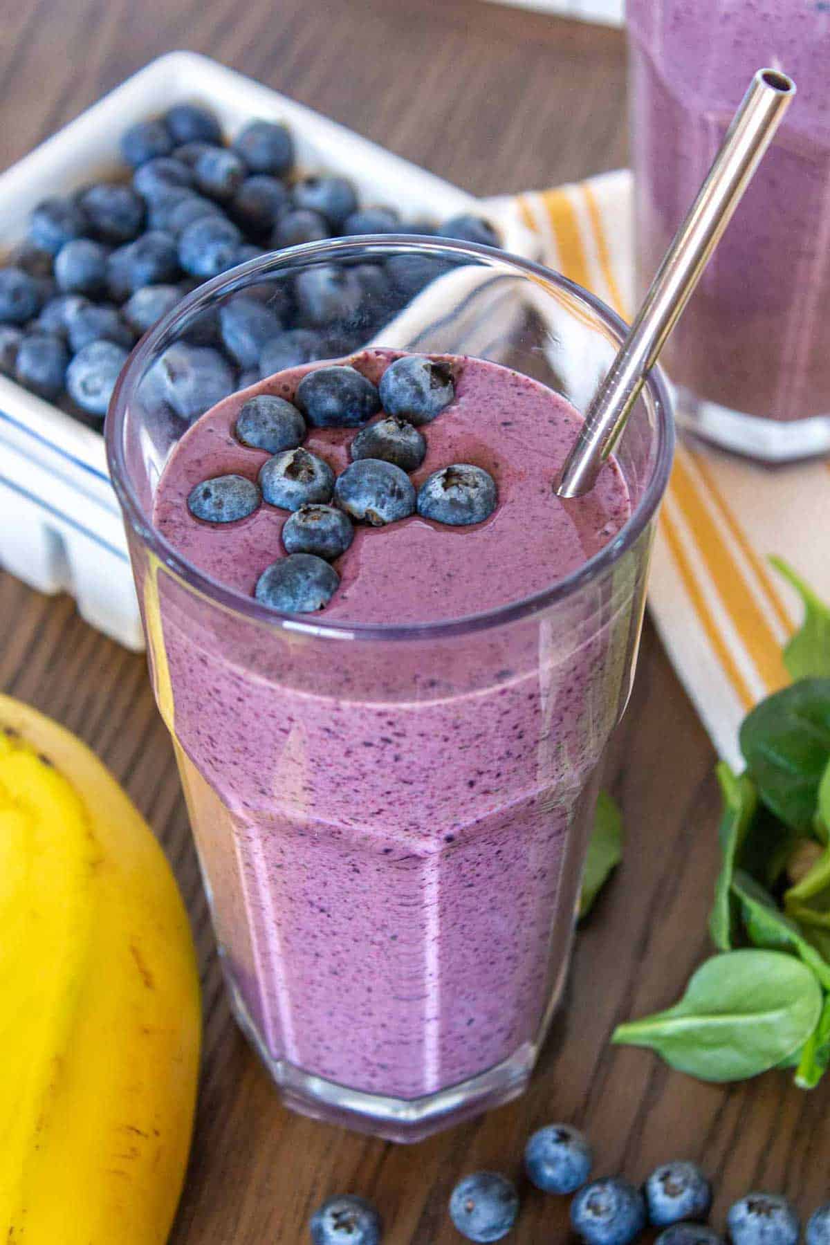 Blueberry banana spinach smoothie