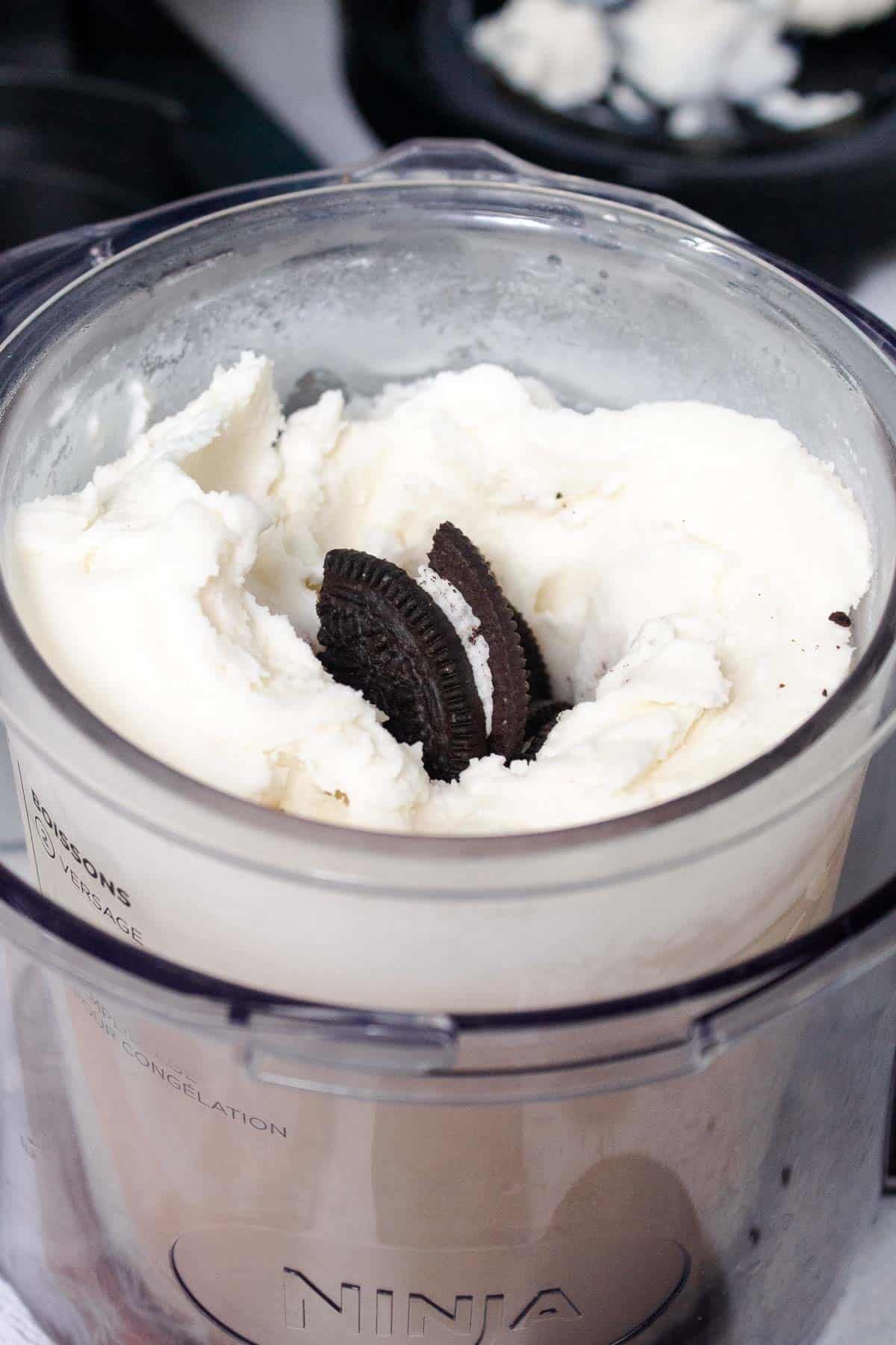 Halved oreos are inserted into the hole in the center of the vanilla ice cream pint.